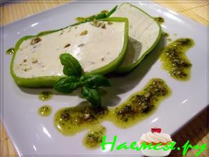 Террин из творожного сыра с горгонзолой и оливками