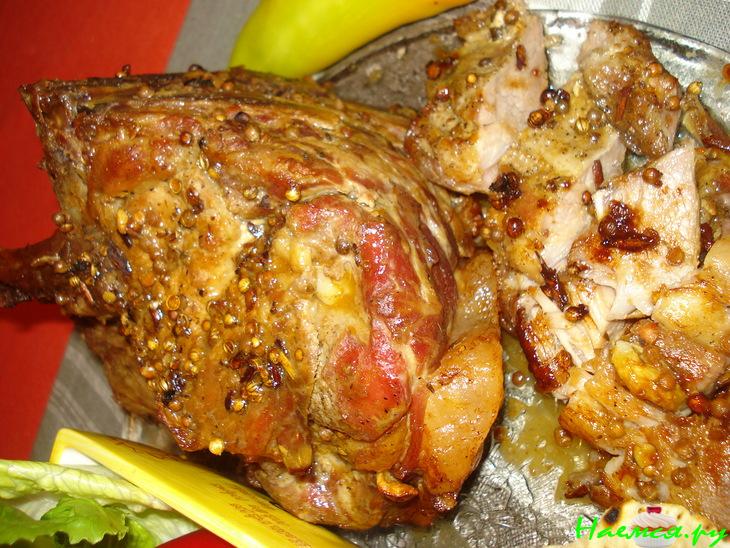 Томлёная свинина с лепёшками тартильяс