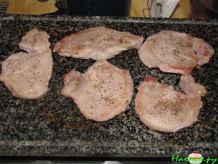 Медальоны из свинины в грейпфрутовом соусе