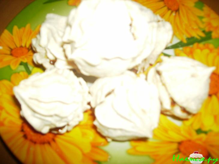 Воздушки со сгущёнкой и орешками