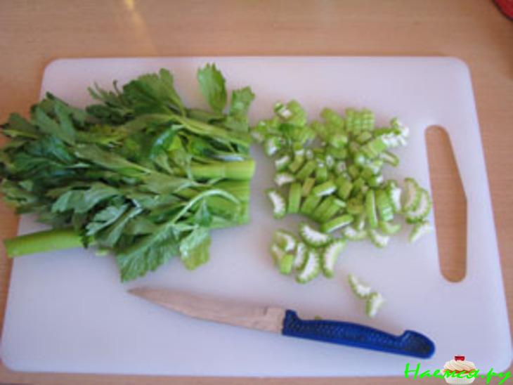 Приятный салатик из курицы и сельдерея Приятный салатик из курицы и сельдерея