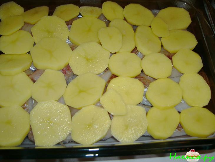 Семга с картошкой в соусе