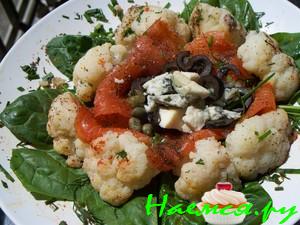 Салат из цветной капусты с лососем