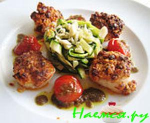 Морские гребешки под соусом тандори с орехами