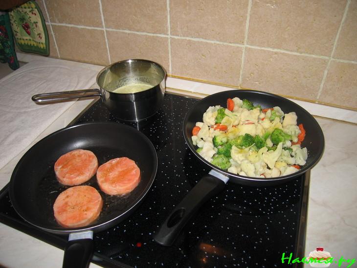 Норвежские медальоны под брокколевским соусом