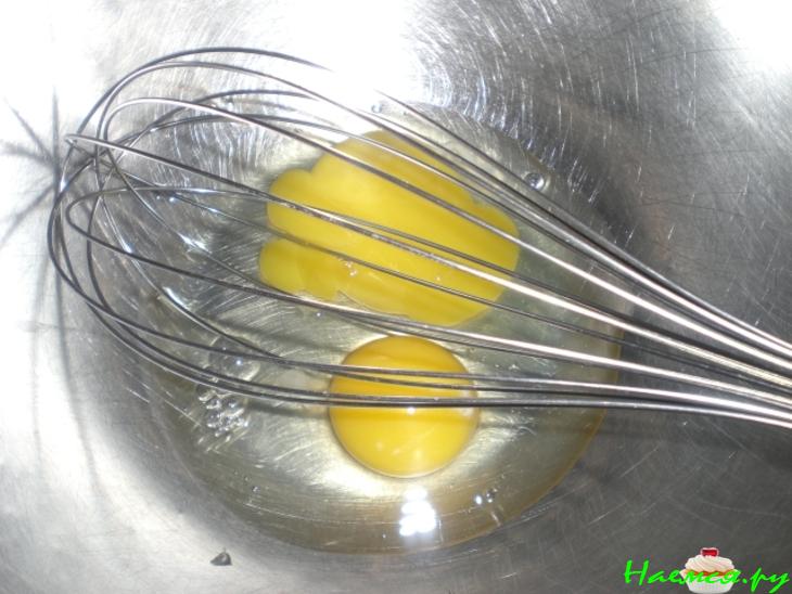 Бананово-сливовые маффины из нескольких видов муки