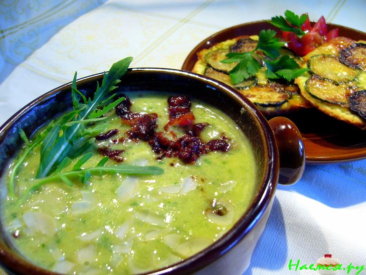 Изумрудно-бархатный супчик с руколой