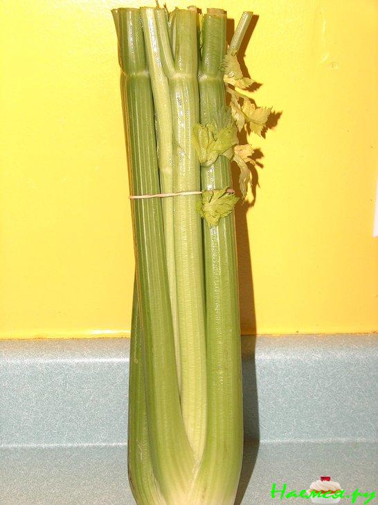 Гуляш говяжий с сельдереем в красном вине с томатом Гуляш говяжий с сельдереем в красном вине с томатом