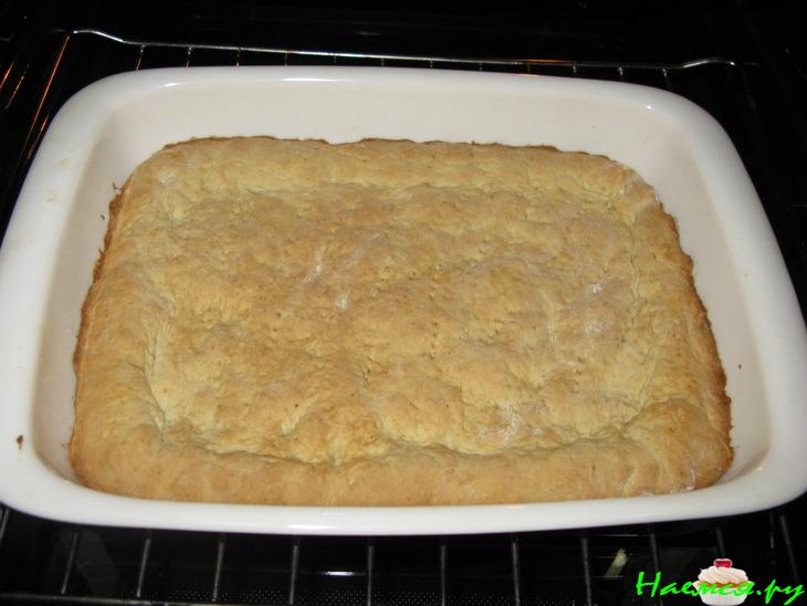 Пирог из быстрого теста с апельсином и клубникой