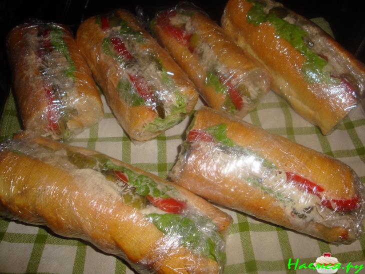 Бутерброд семейный с куриной грудинкой