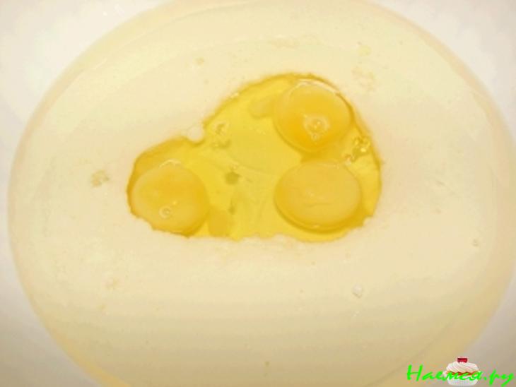 Бисквит из кислого молока (всегда получается и не требует пропитки) и пирожные из него!