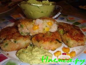 Котлеты из креветок и кукурузы и Дип из авокадо