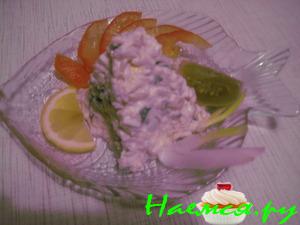 Салат под пикантным соусом