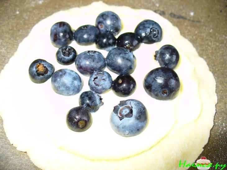 Пирожное с черникой