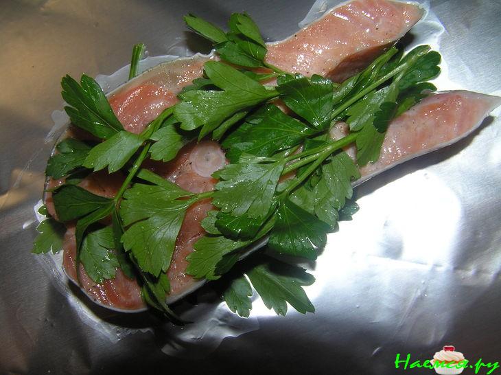 Лосось с соусом из шпината