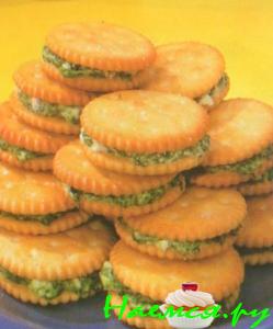 Закуска из шпината с крекером 