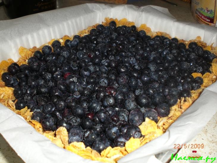 Ягодный пирог "Простой и Вкусный" с орехами и белым шоколадом Ягодный пирог "Простой и Вкусный" с орехами и белым шоколадом