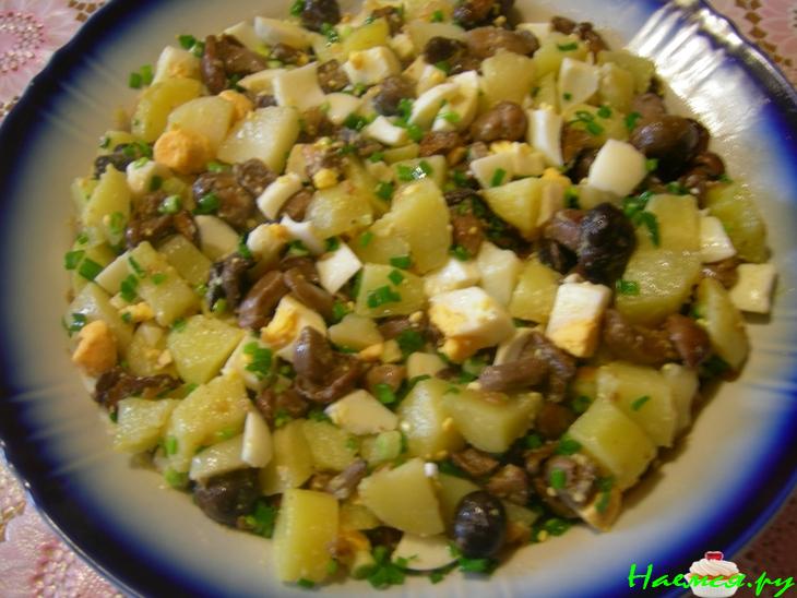 Теплый салат с грибами