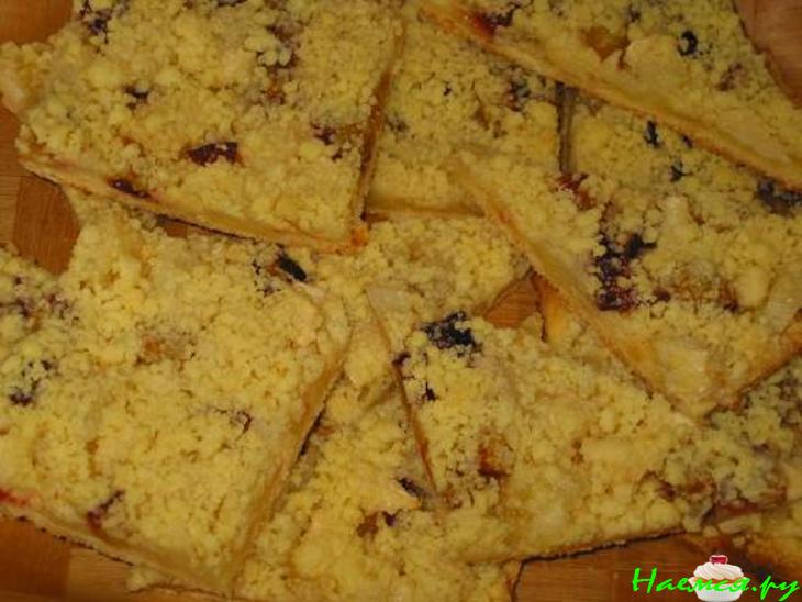 Фруктовый пирог с посыпкой