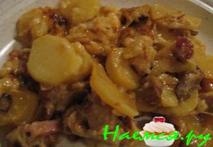 Картофельная запеканка с беконом, грибами и сыром