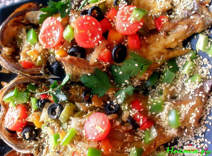 Рыба с помидорами черри и маслинами запеченная в духовке
