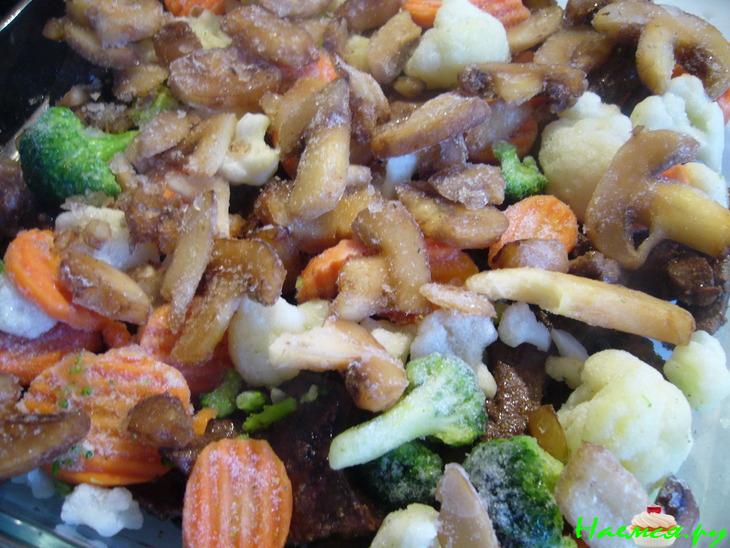 Печень, запеченная в сливочном соусе с овощами и грибами Печень, запеченная в сливочном соусе с овощами и грибами