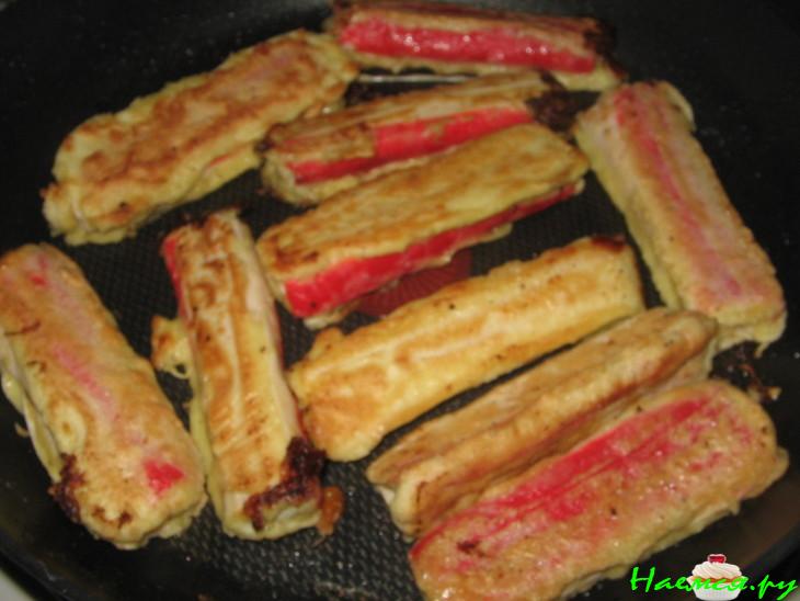 Фаршированные сыром и грибами крабовые палочки