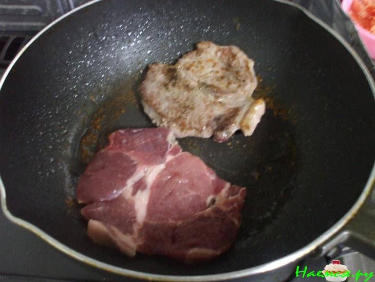 Свинина, запеченная с ананасами и сыром