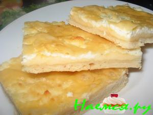 Пирог с двумя видами сыра из теста для пиццы