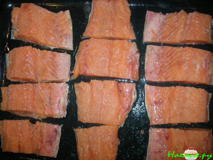 Печеная сёмга с черри и базиликом Печеная сёмга с черри и базиликом