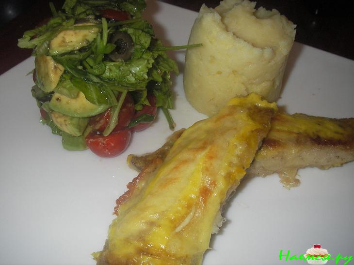 Тилапия под шафрановым соусом с моцареллой