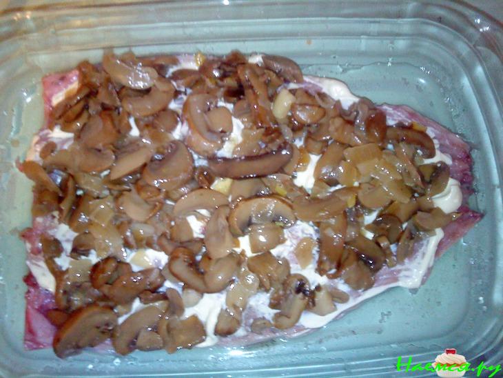Скумбрия свежемороженая запечённая с грибами