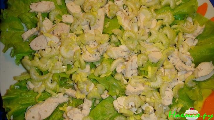 Салат из куриного филе с мандаринами 