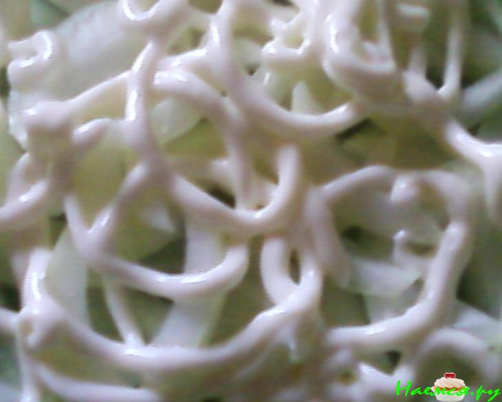 Салат с сырокопчёной колбасой