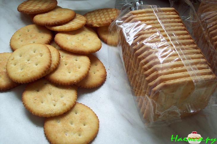 Закуска на крекерах