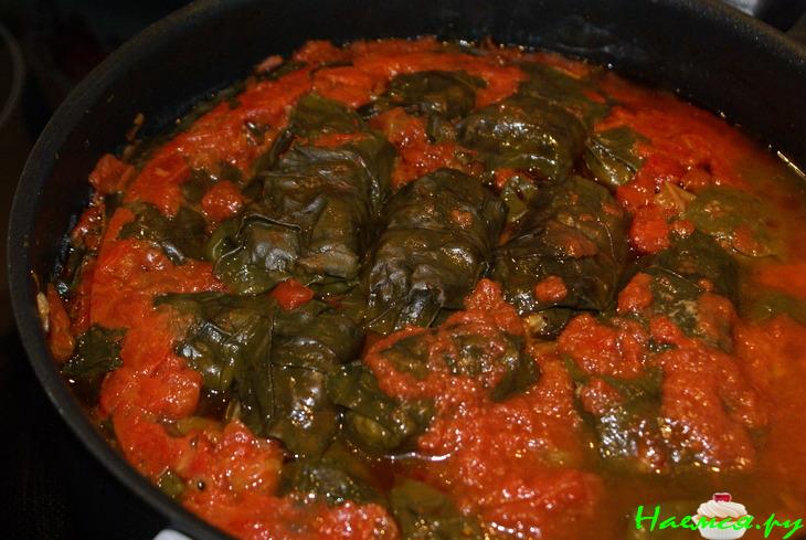 Маленькие голубцы в свекольных листьях Маленькие голубцы в свекольных листьях