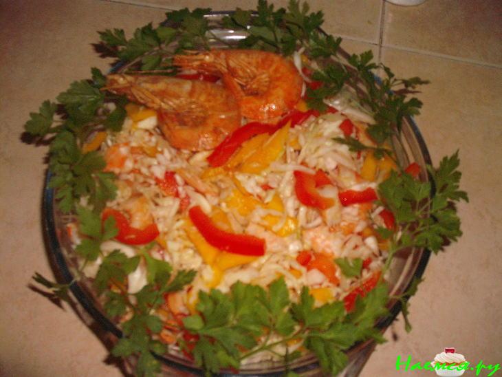 Салат из креветок с манго
