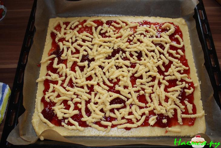 Пирог с вареньем и ванилью