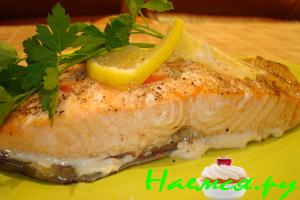 Семга, запеченная на перцах