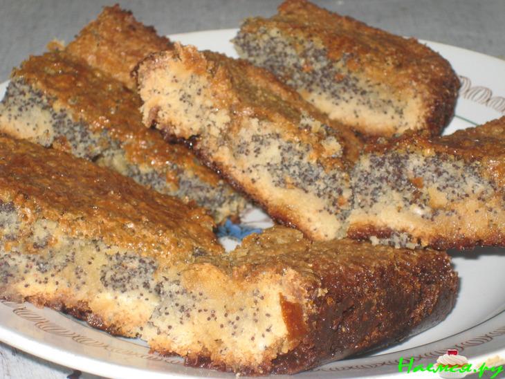 Скорый пирог со сгущенкой и маком Скорый пирог со сгущенкой и маком