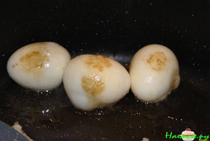 Куриное филе с яйцами по-тайски