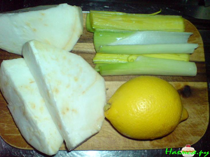 Салат из сельдерея с морковью