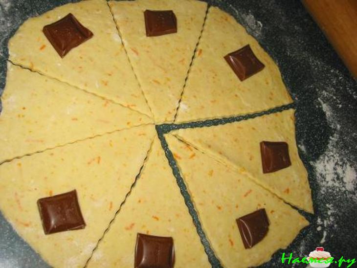 Апельсиновые рогалики с шоколадом