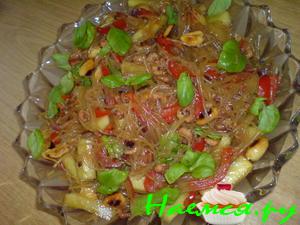 Салат из рисовой лапши с маленькими креветками Салат из рисовой лапши с маленькими креветками