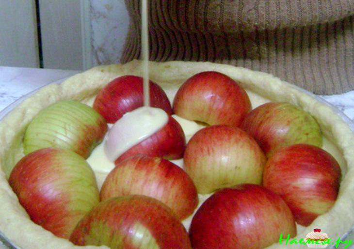 Яблочный пирог заливной