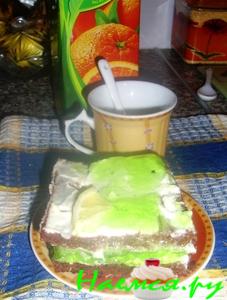 Шоколадное пирожное с желейной прослойкой Шоколадное пирожное с желейной прослойкой