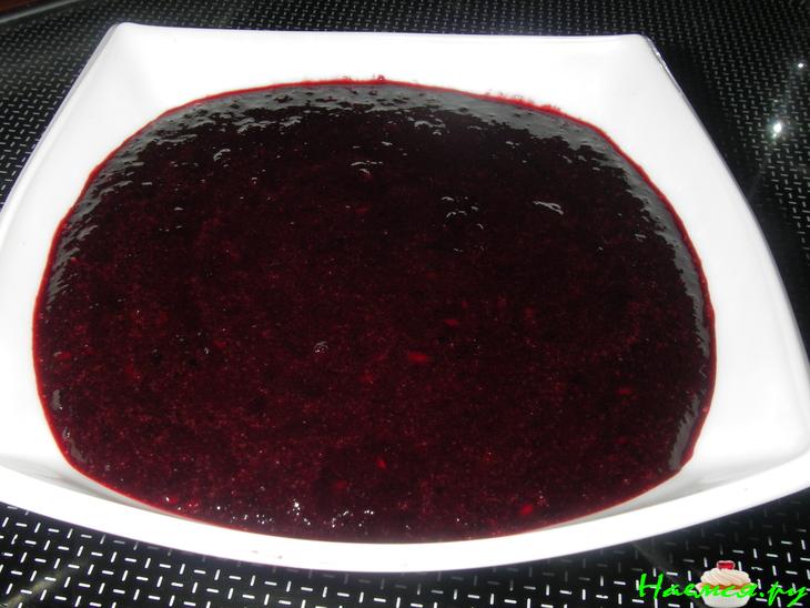 Рулет с черноплодной рябиной