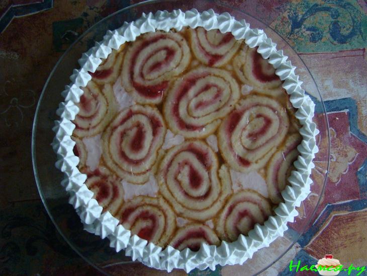 Клубнично-йогуртовый торт