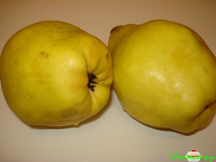 Пирог с айвой и нежным кремом