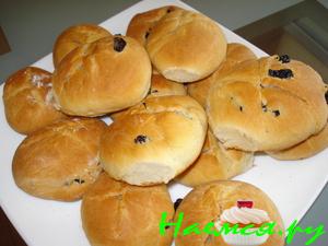 Булочки дрожжевые с изюмом